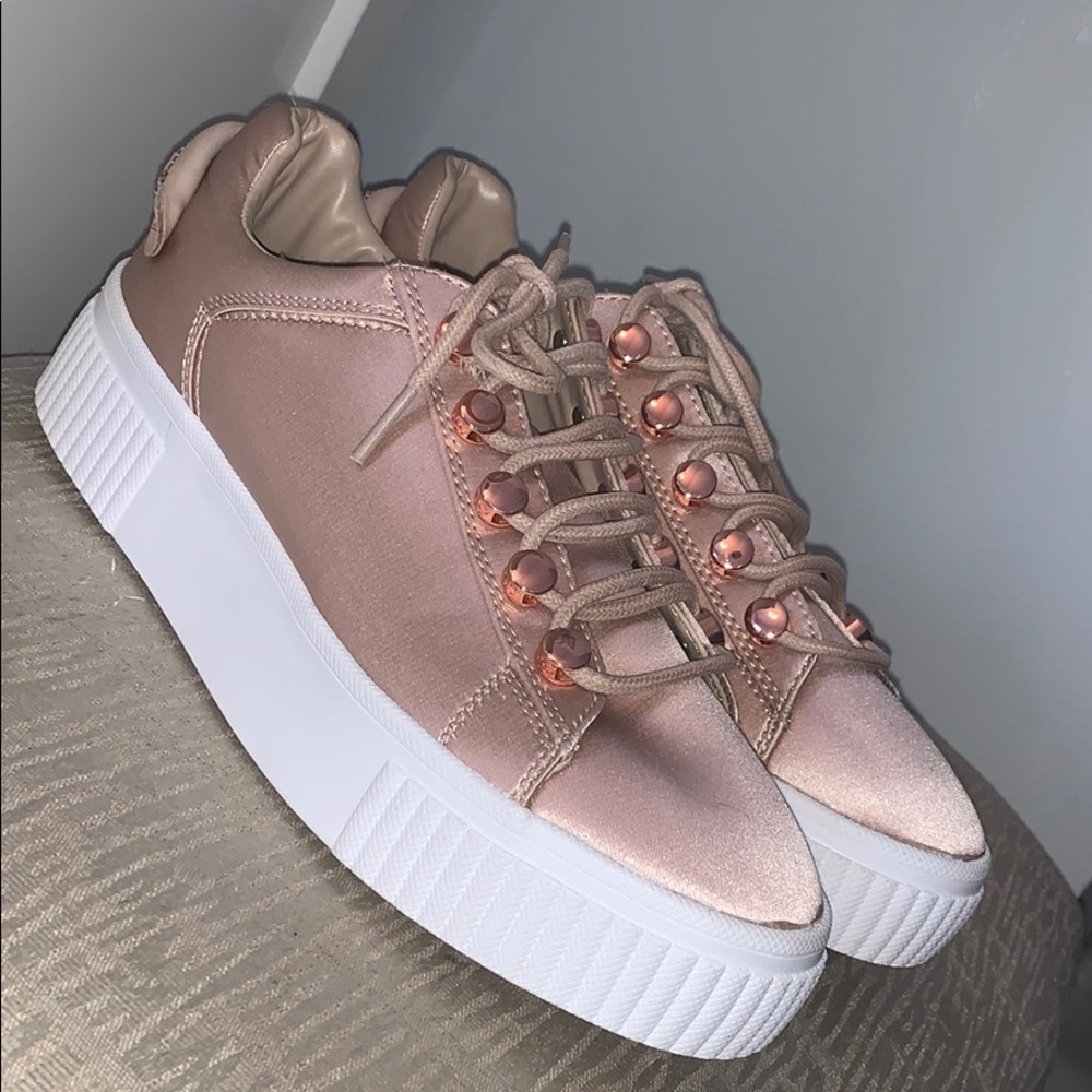 Kendall/Kylie sneakers